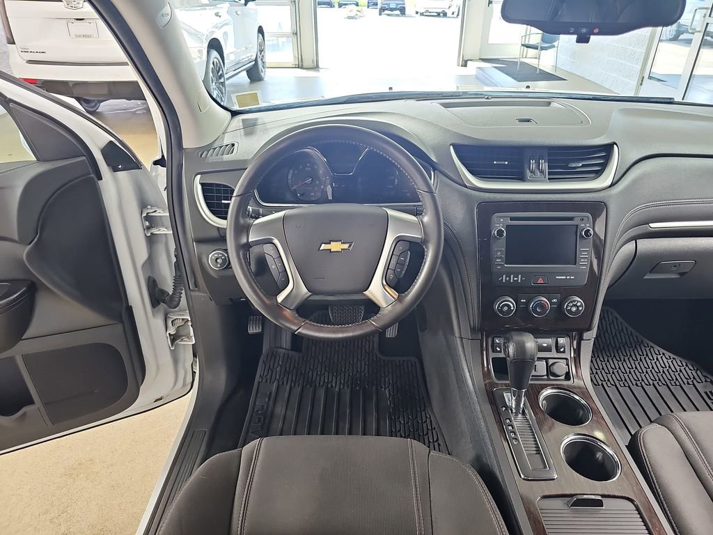 Used 2017 Chevrolet Traverse LT w/ Style and Technology Package image 21