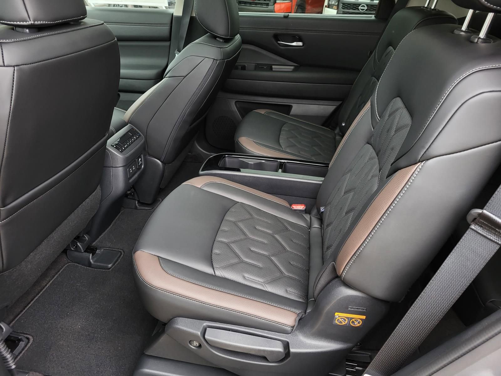 New 2026 Nissan Pathfinder Platinum FWD image 18