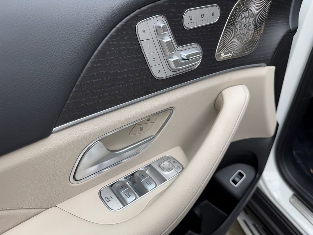 Used 2023 Mercedes-Benz GLS 580 4MATIC image 11