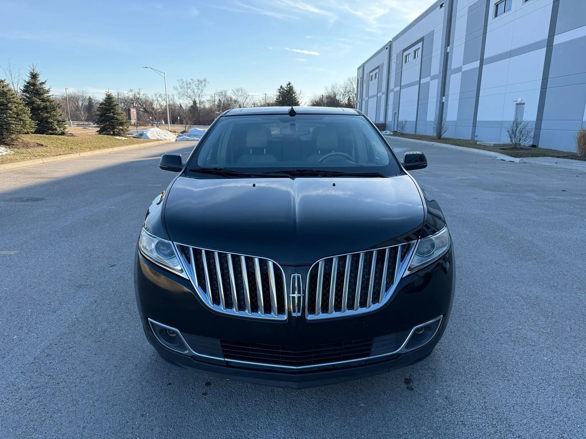 Used 2013 Lincoln MKX FWD image 2