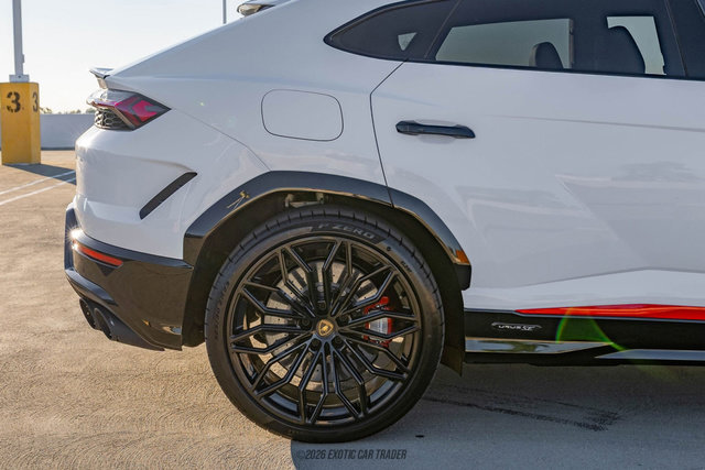 Used 2025 Lamborghini Urus SE AWD/4WD image 10