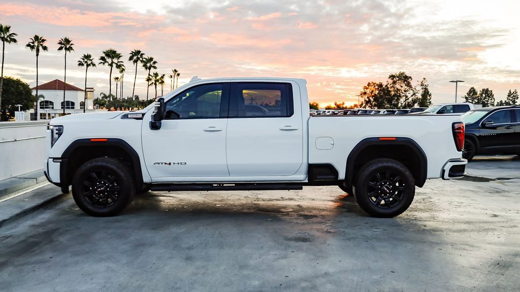 Used 2025 GMC Sierra 2500 AT4 image 14