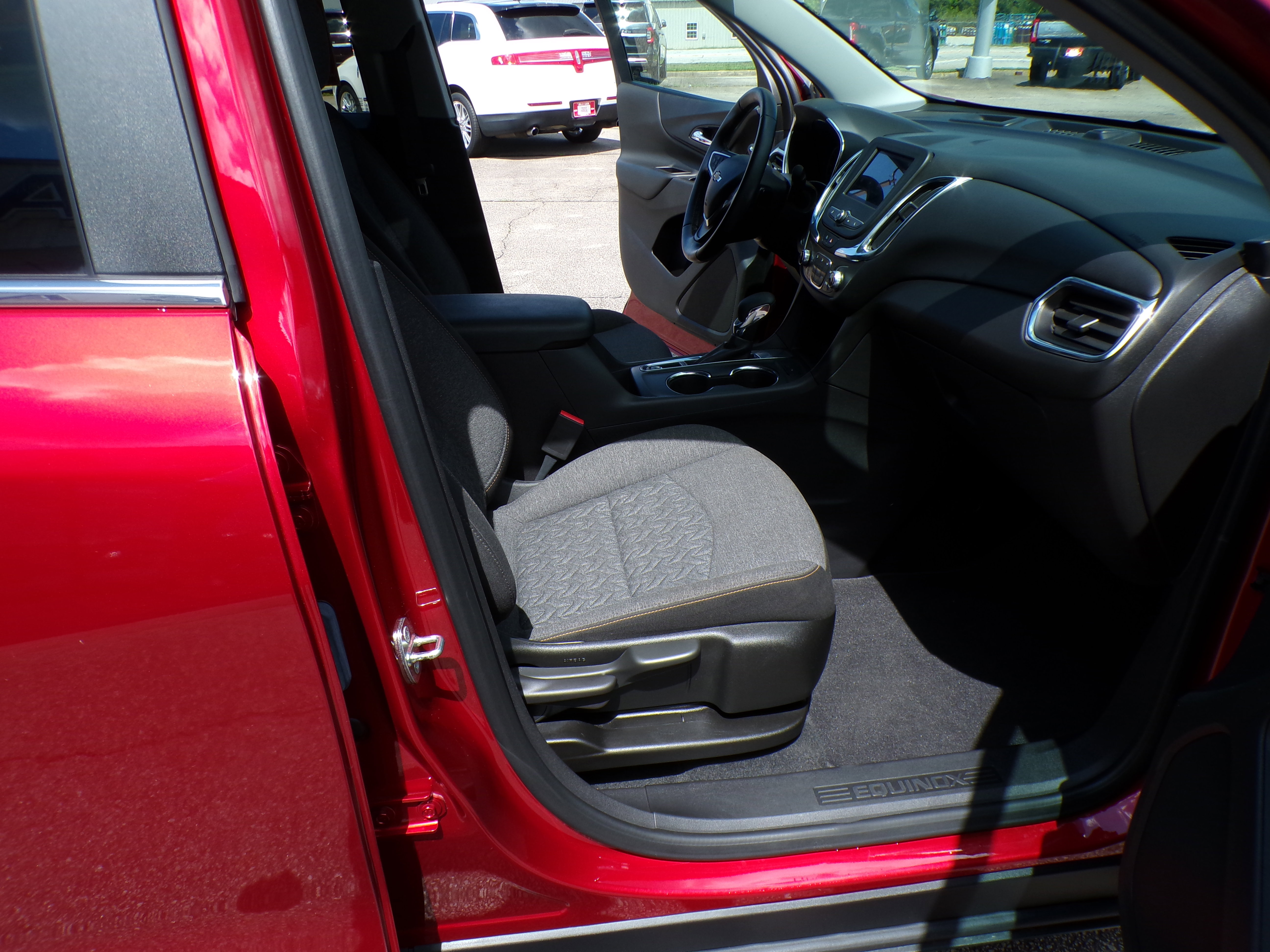 Used 2023 Chevrolet Equinox LT image 27