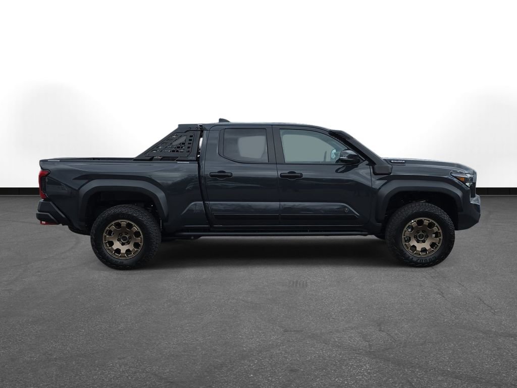 Used 2025 Toyota Tacoma Trailhunter image 4
