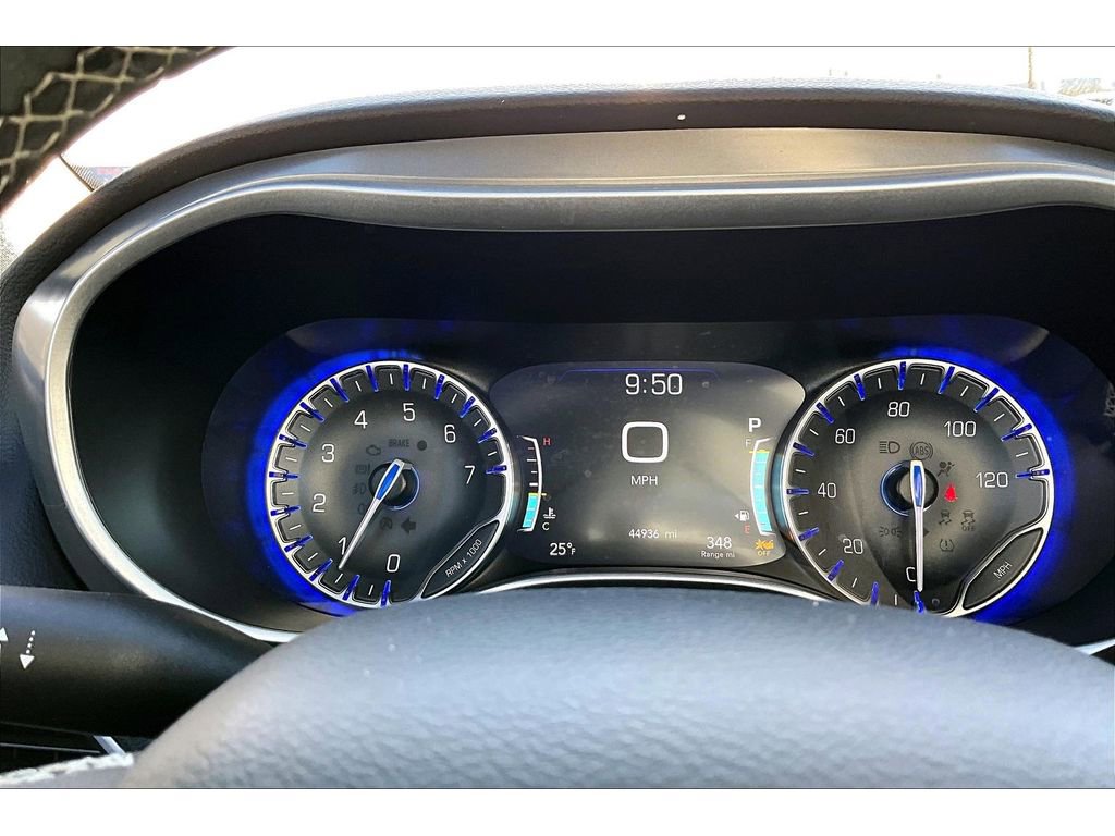 Used 2025 Chrysler Pacifica Select image 27
