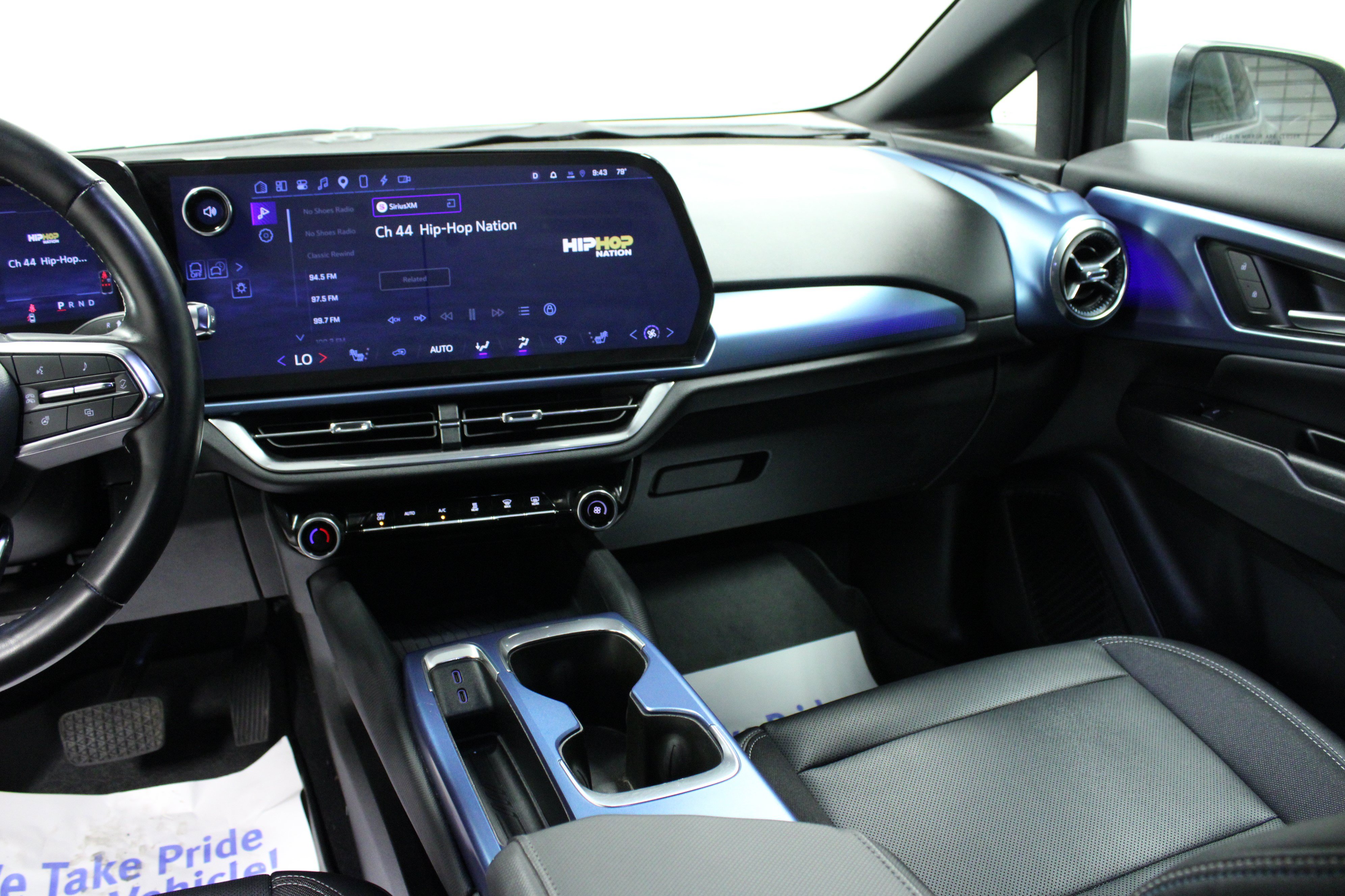 Used 2024 Chevrolet Equinox EV LT FWD image 19