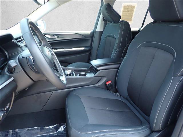 Used 2024 Jeep Grand Cherokee Laredo AWD/4WD image 11