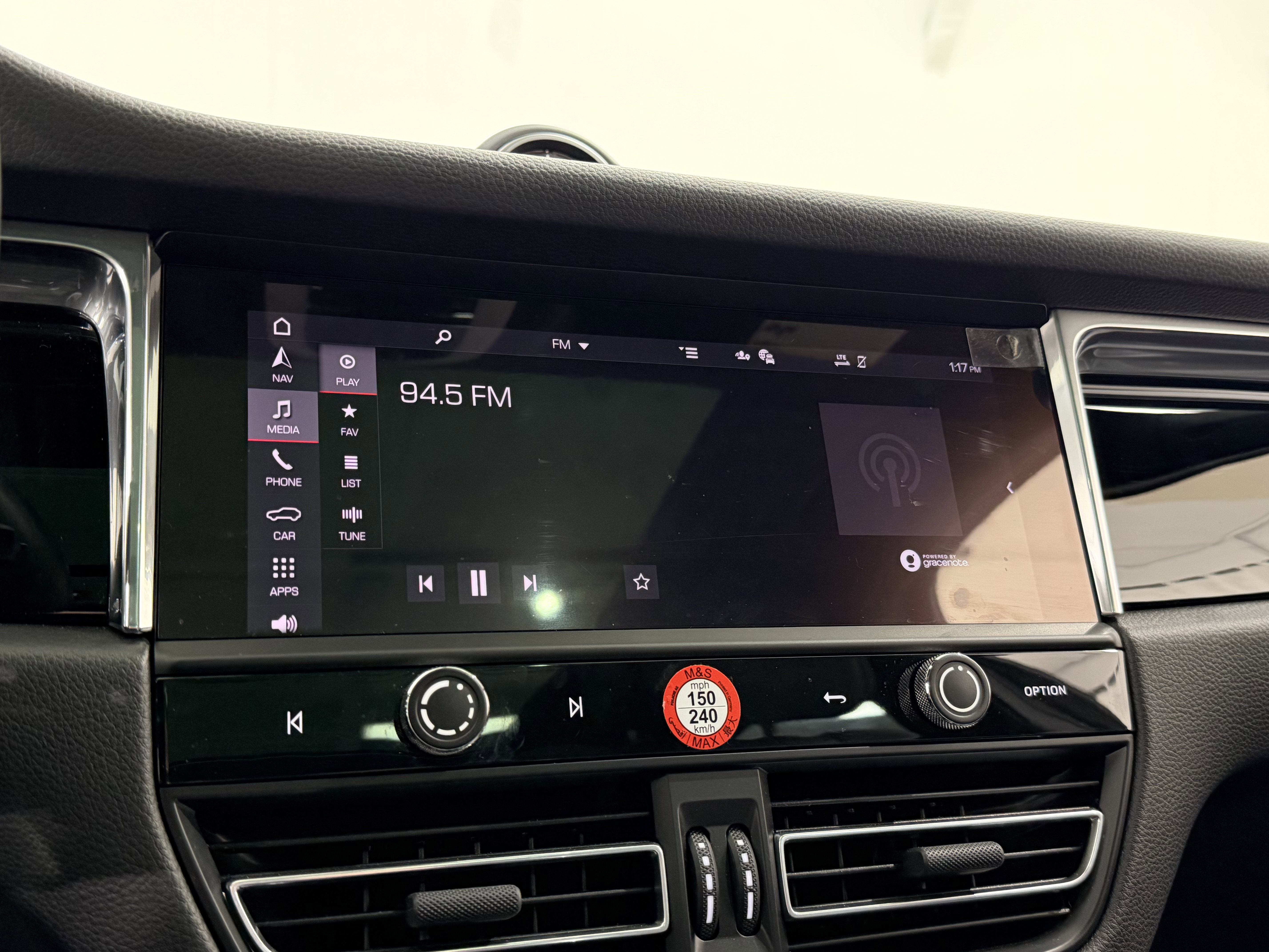 Certified 2025 Porsche Macan image 43