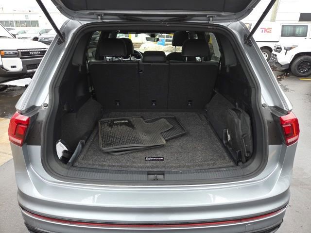 Used 2023 Volkswagen Tiguan SE R-Line image 26