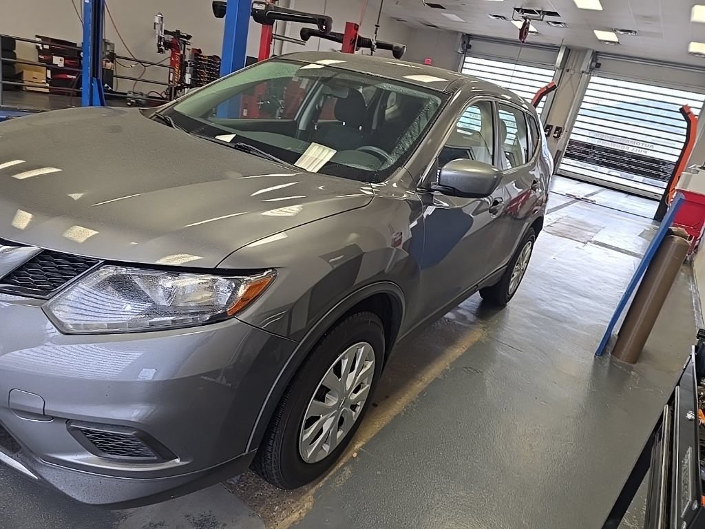 Used 2016 Nissan Rogue S FWD image 2