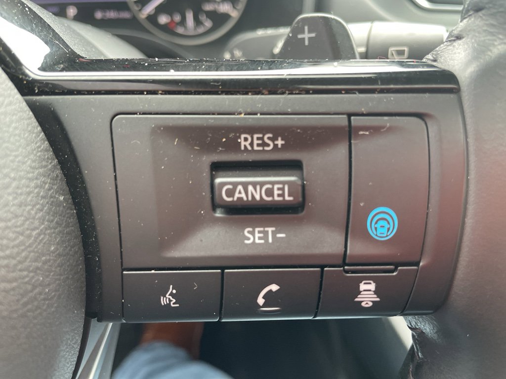 Used 2023 Nissan Rogue SV w/ SV Premium B Package image 15