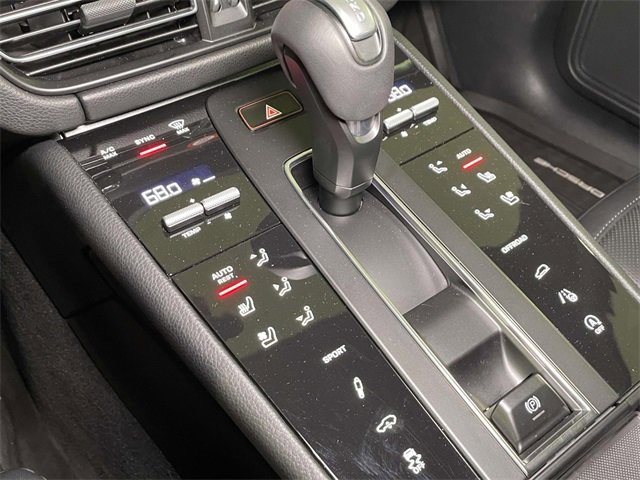 Used 2025 Porsche Macan image 32