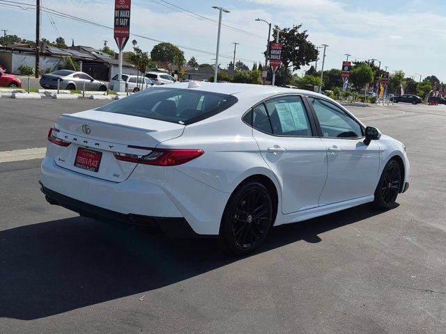 Used 2025 Toyota Camry SE FWD image 8