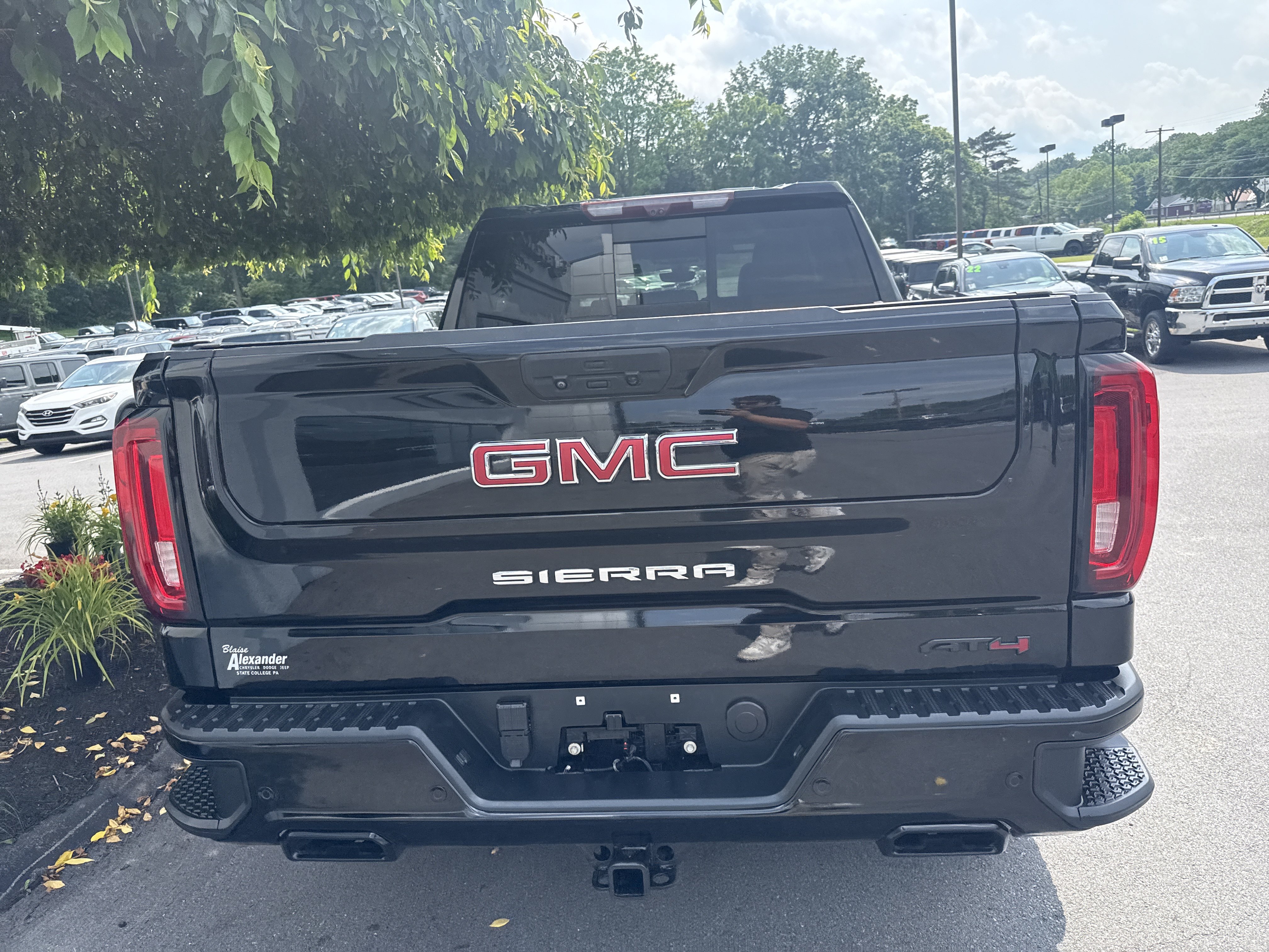 Used 2020 GMC Sierra 1500 AT4 w/ AT4 Premium Package AWD/4WD image 6