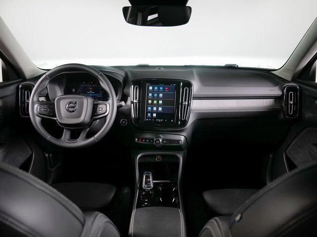 Used 2025 Volvo XC40 B5 Plus AWD/4WD image 4