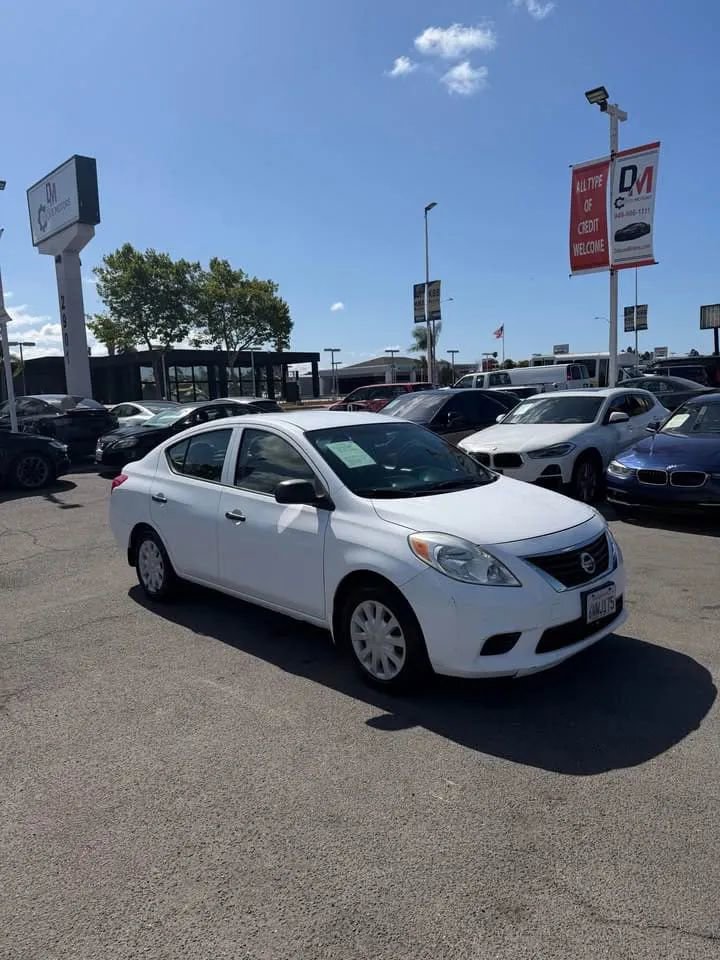 Used 2012 Nissan Versa S w/ Cruise Control Pkg FWD image 2