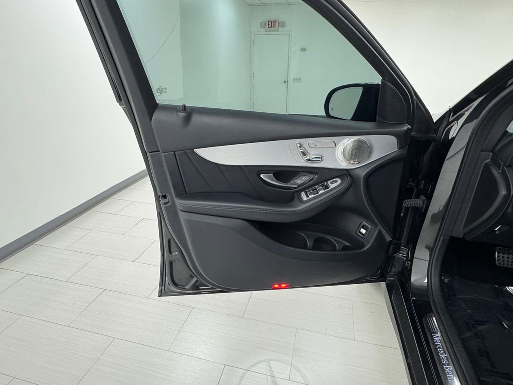 Used 2021 Mercedes-Benz GLC 300 image 9