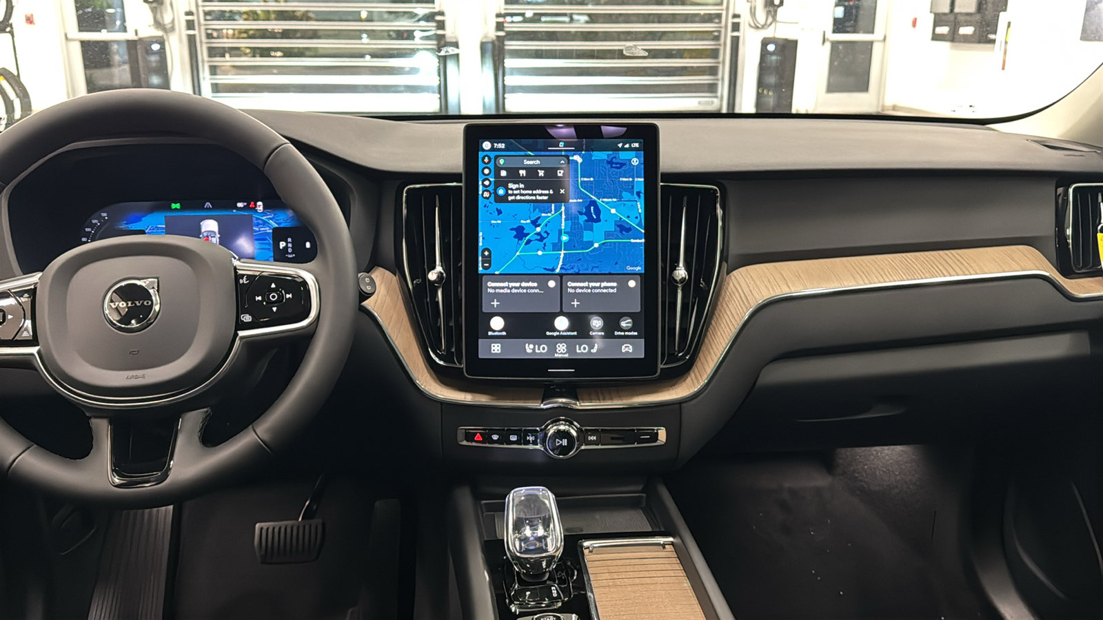 New 2027 Volvo XC60 B5 Plus AWD/4WD image 11