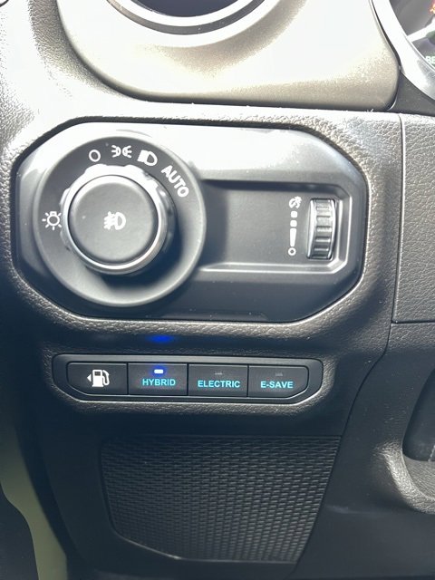 Used 2023 Jeep Wrangler Unlimited w/ Cold Weather Group image 29