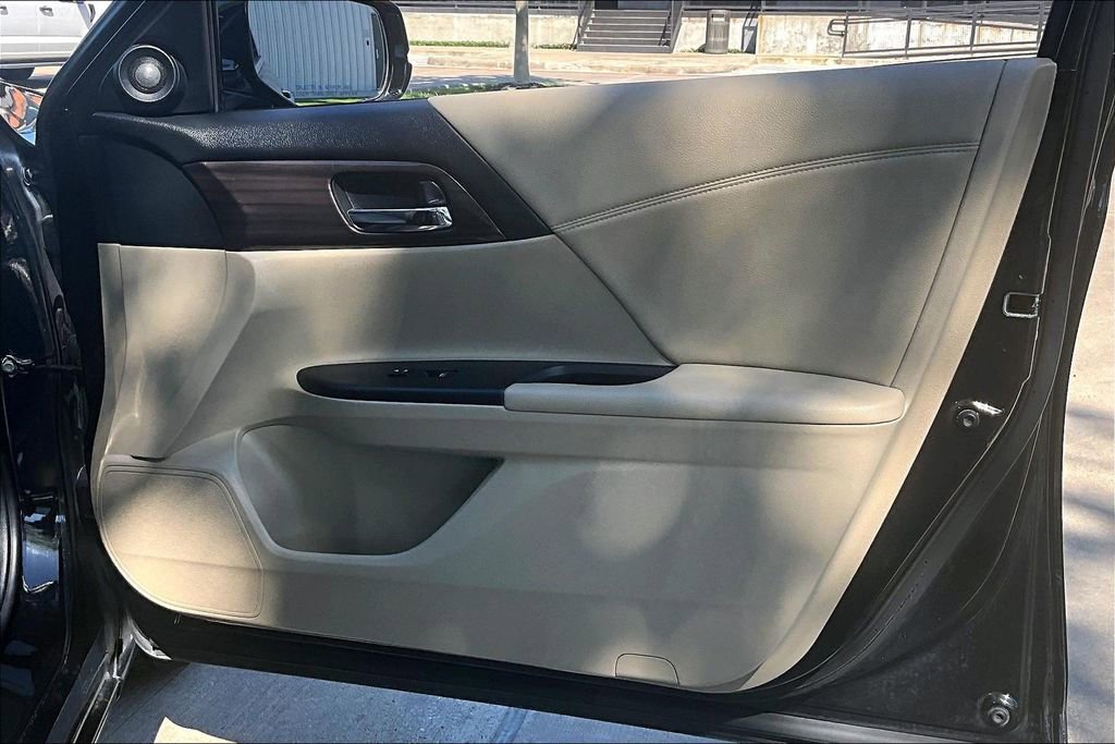 Used 2017 Honda Accord EX-L image 25