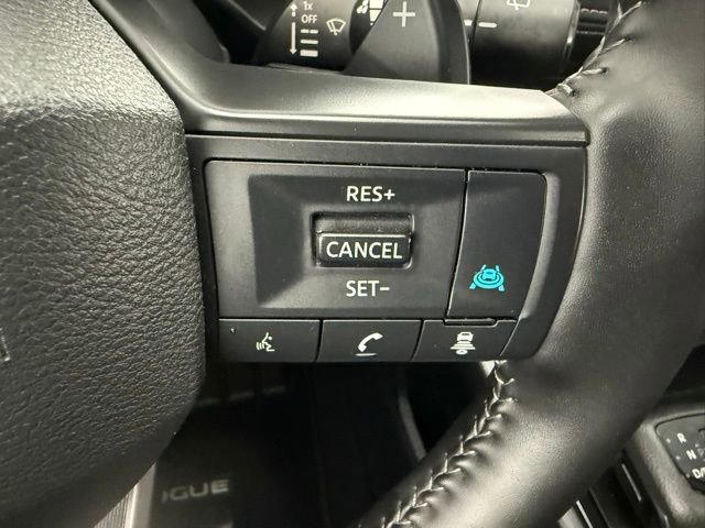 Used 2025 Nissan Rogue SV w/ SV Premium Package image 18