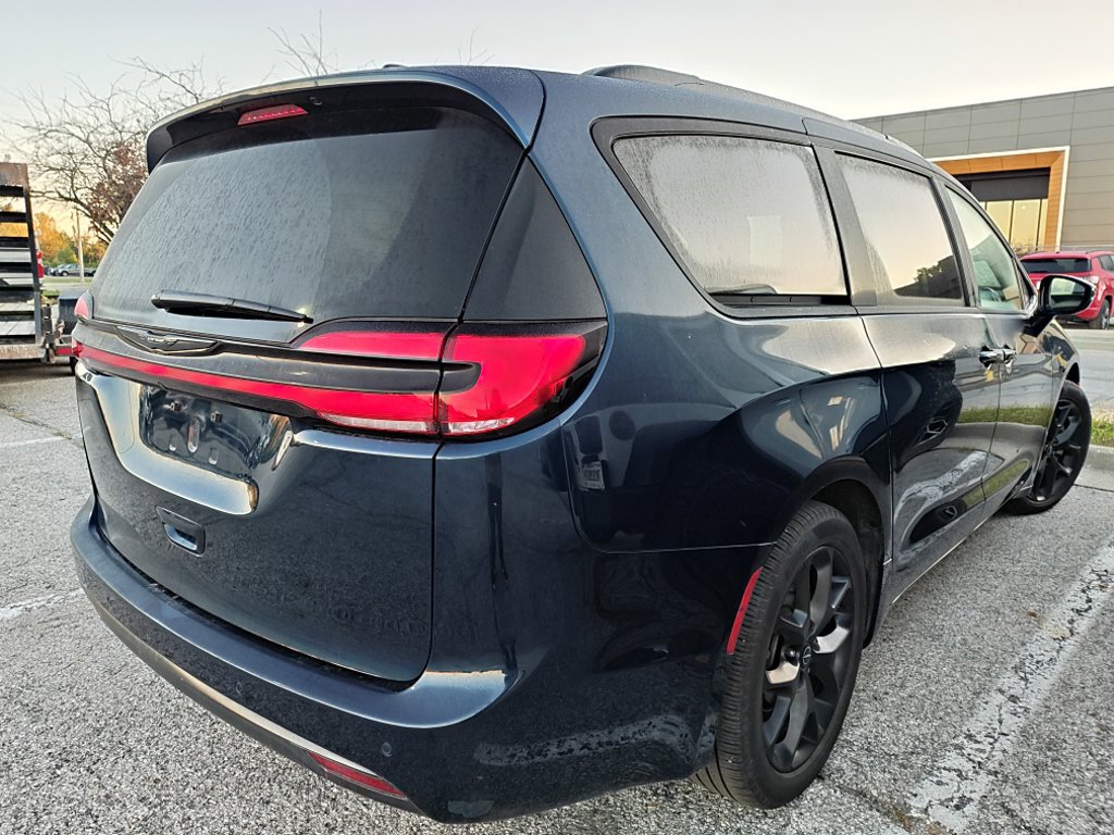 Used 2025 Chrysler Pacifica Limited FWD image 8