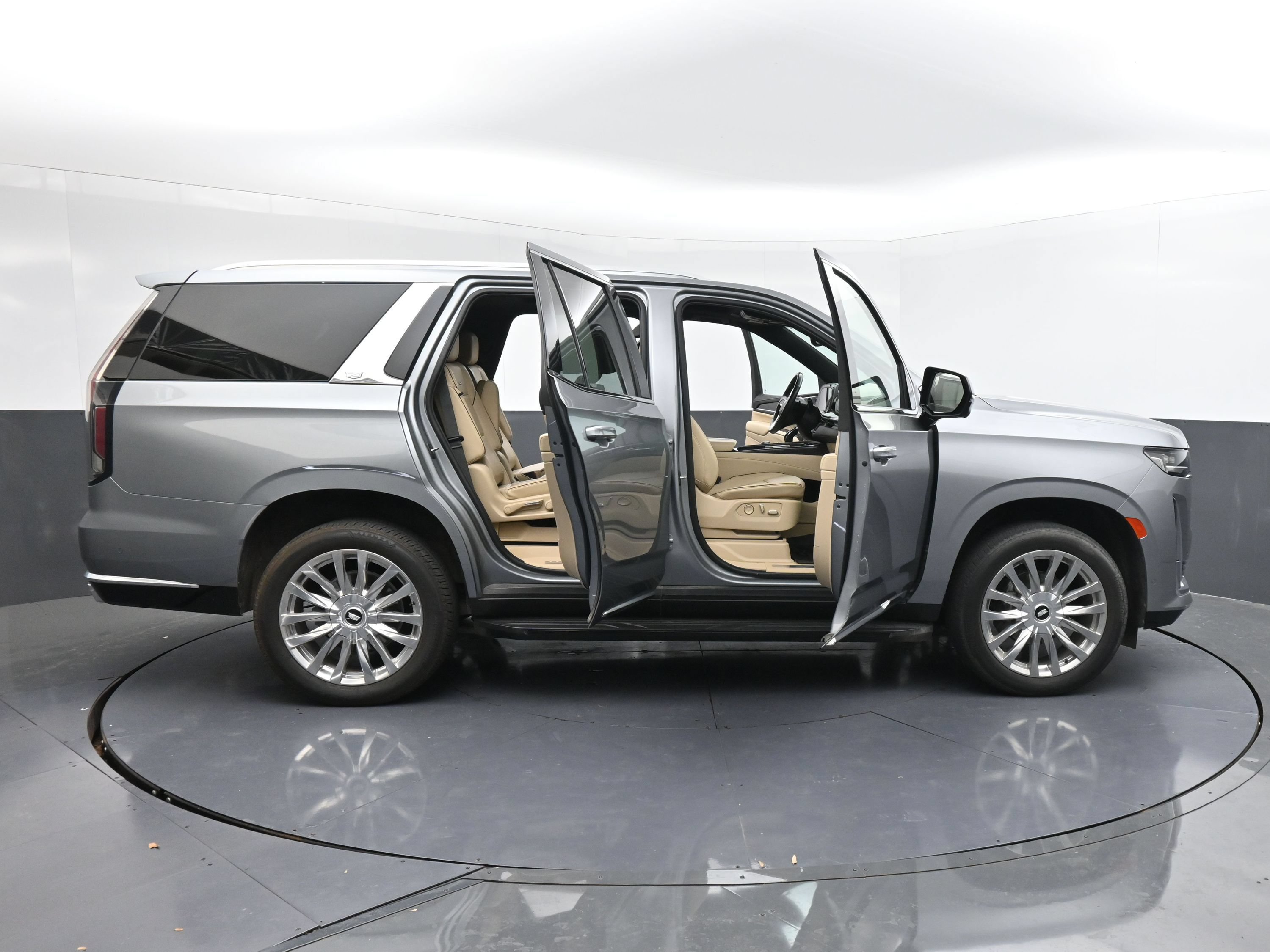 Used 2023 Cadillac Escalade Premium Luxury AWD/4WD image 42