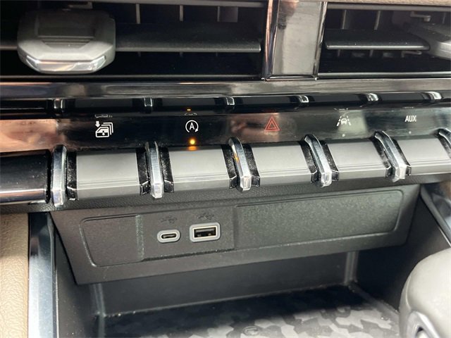 Used 2024 GMC Canyon Denali image 31