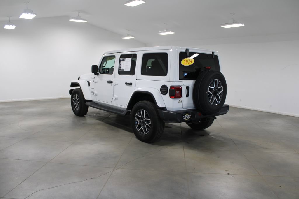 Used 2024 Jeep Wrangler Sahara image 7