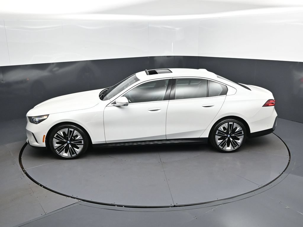 Certified 2026 BMW 530i RWD image 32