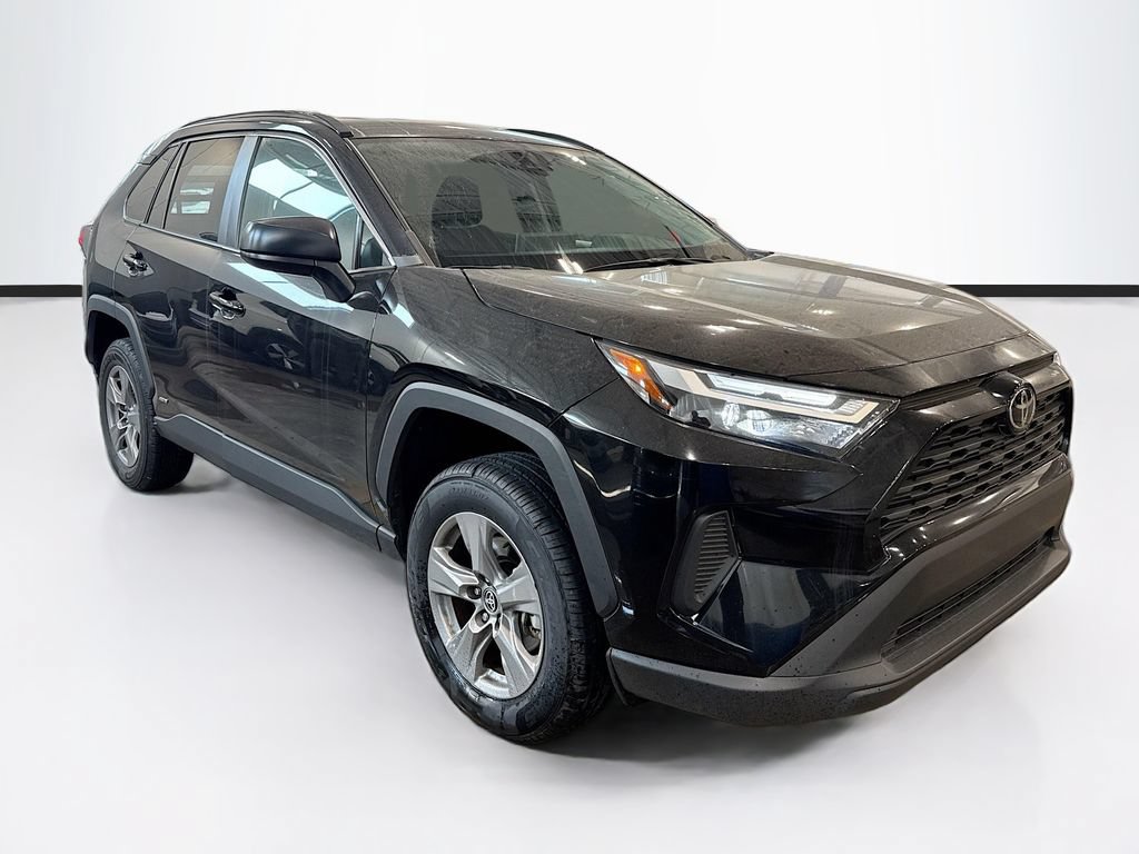 Used 2025 Toyota RAV4 LE AWD/4WD image 3
