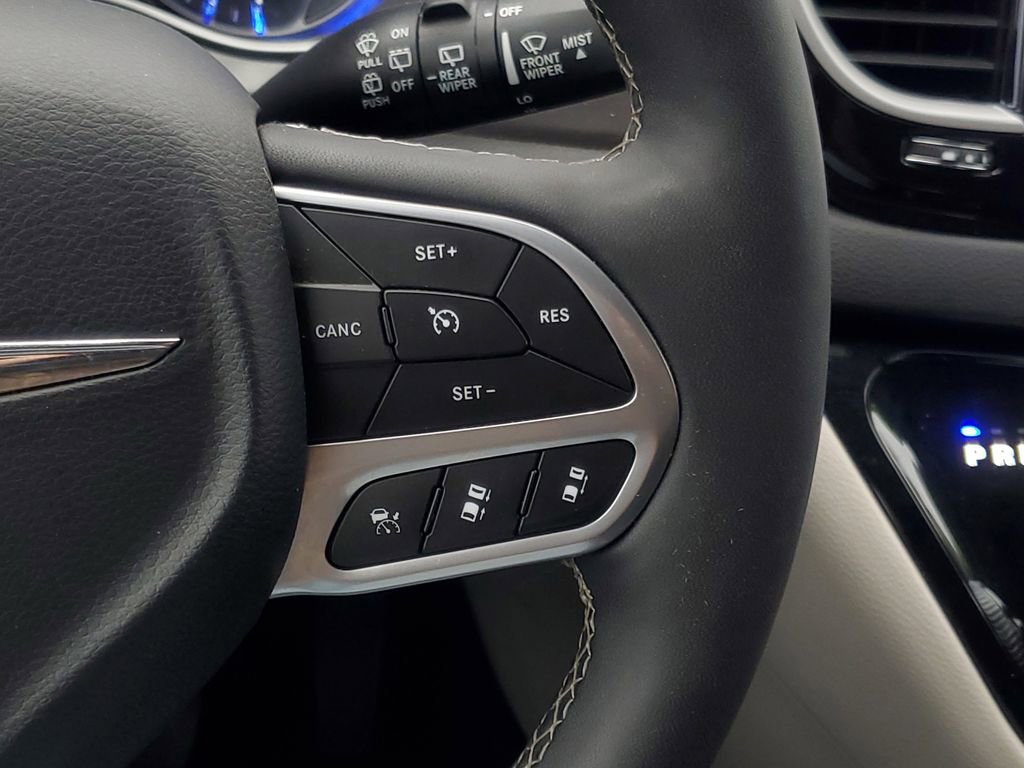 Used 2024 Chrysler Pacifica Touring-L FWD image 19