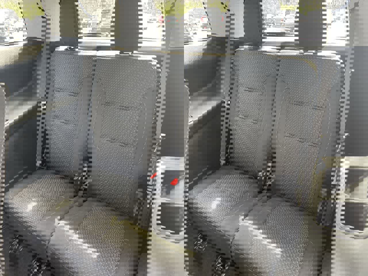 Used 2020 GMC Acadia SLE w/ Driver Convenience Package AWD/4WD image 19