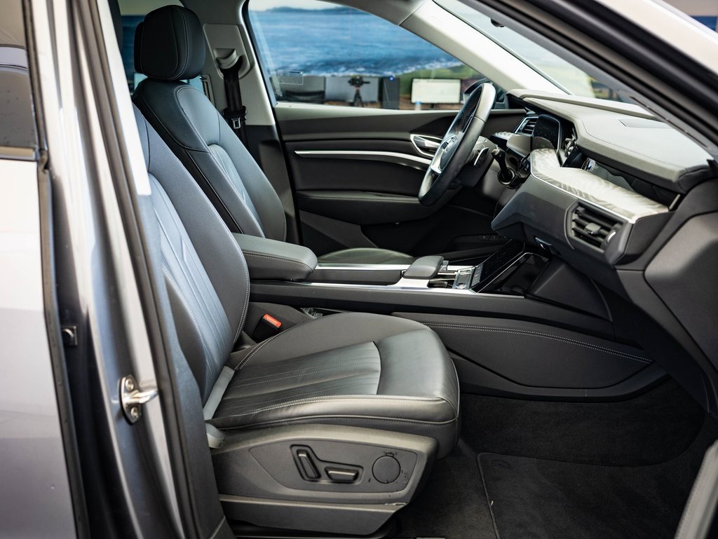 Used 2022 Audi e-tron Premium w/ Convenience Plus Package image 22