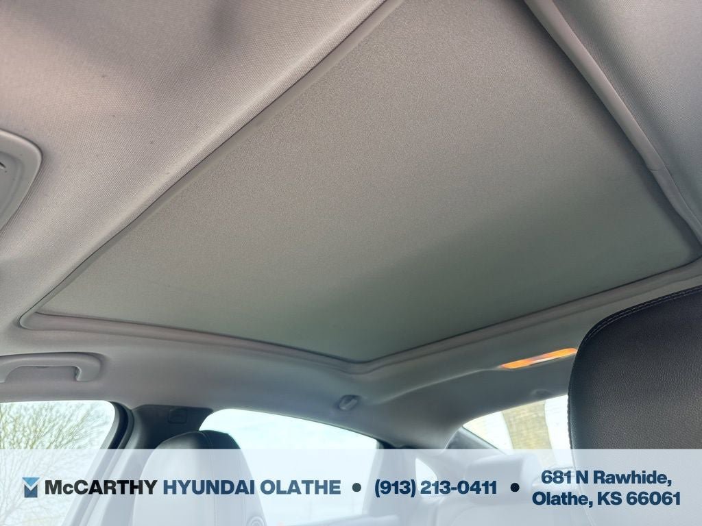 Used 2016 Chevrolet Malibu LT w/ Leather Package FWD image 8