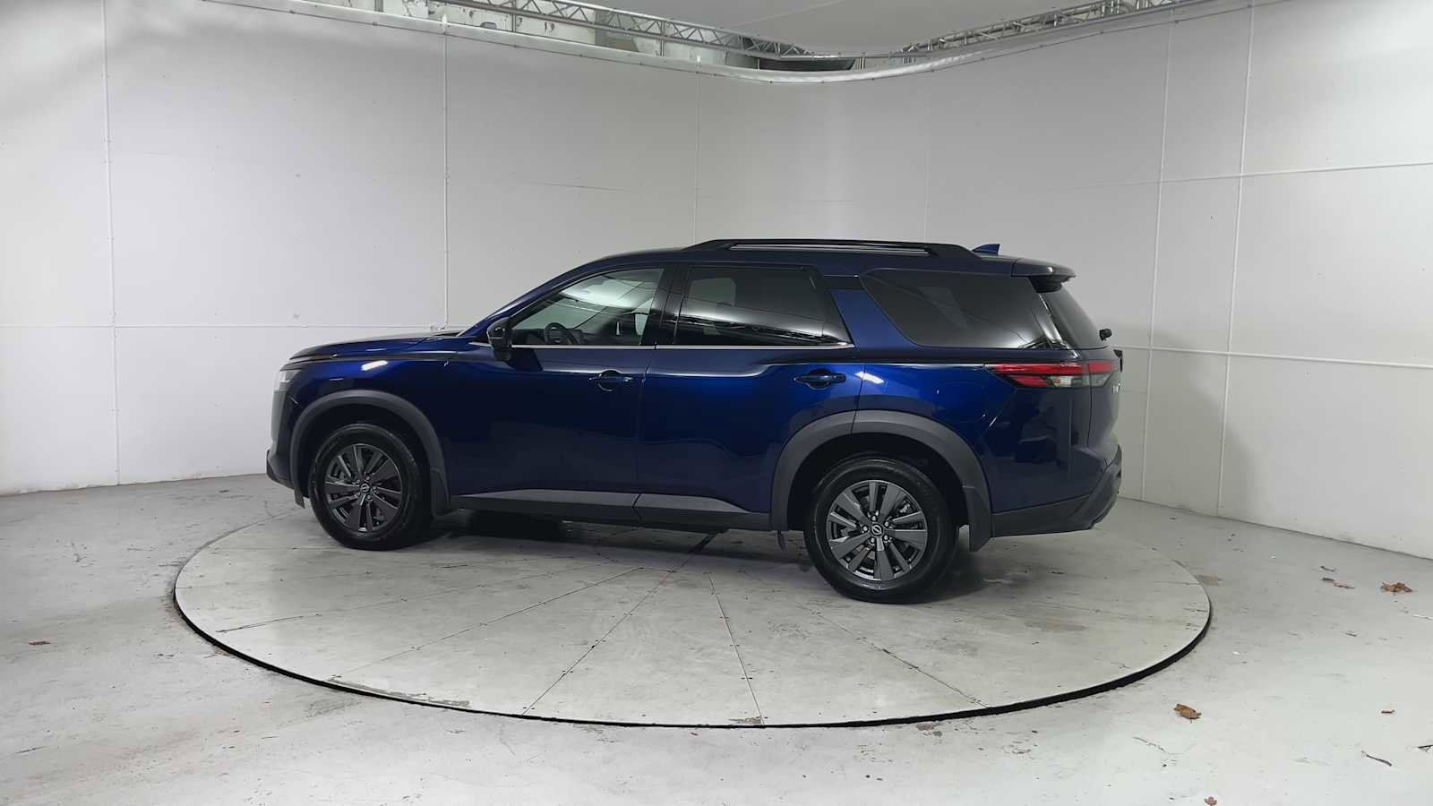 Used 2022 Nissan Pathfinder SV image 4