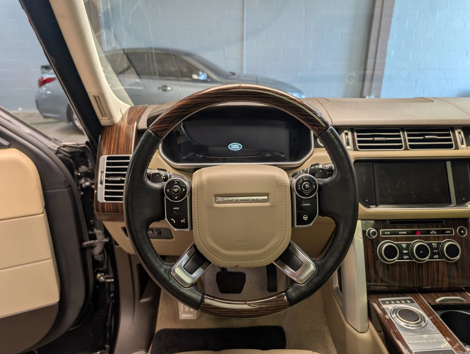 Used 2014 Land Rover Range Rover HSE AWD/4WD image 12