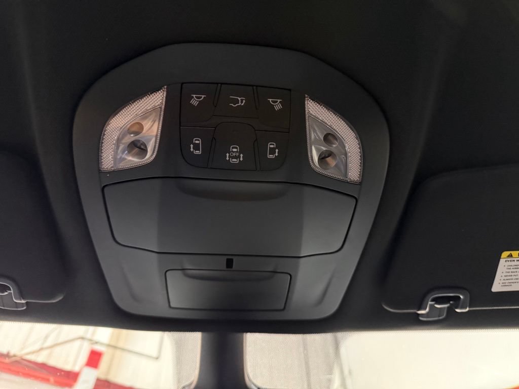 Used 2026 Chrysler Pacifica Select FWD image 19
