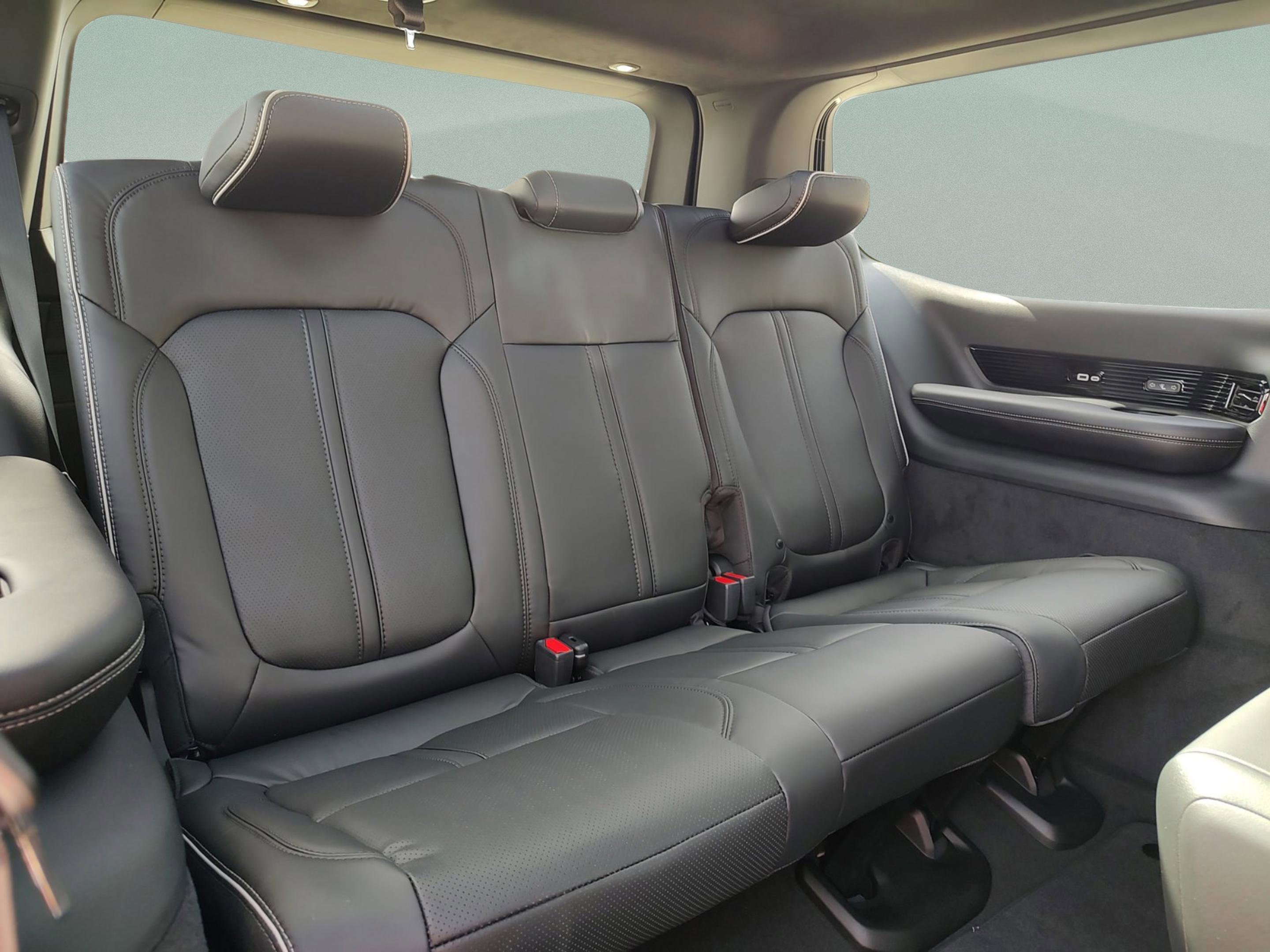 New 2025 Jeep Grand Wagoneer Series II Obsidian w/ Quick Order Packagew 28T image 32