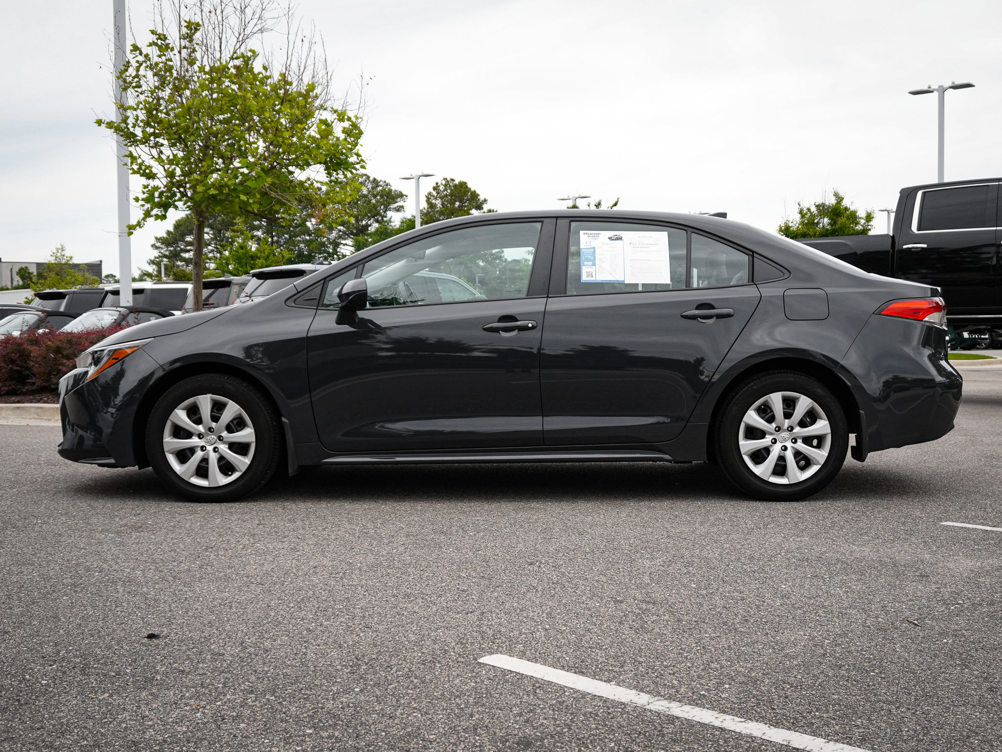 Used 2025 Toyota Corolla LE FWD image 7