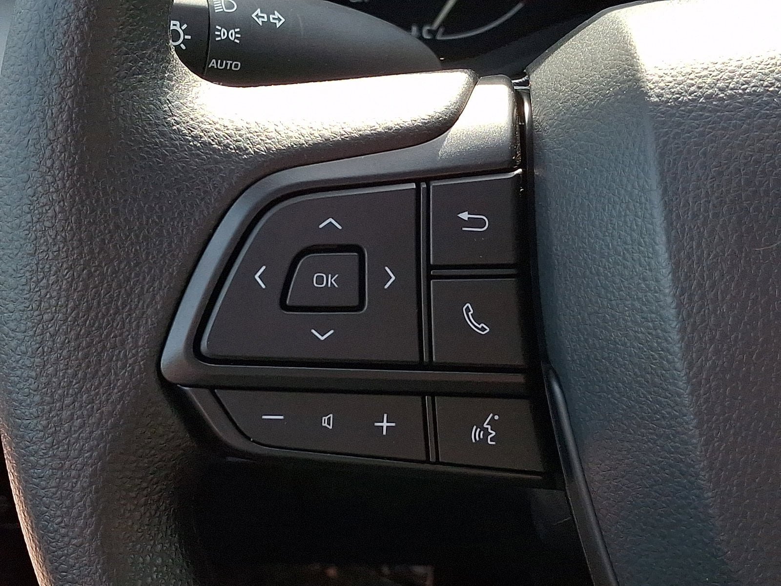Used 2025 Toyota Sienna LE FWD image 21