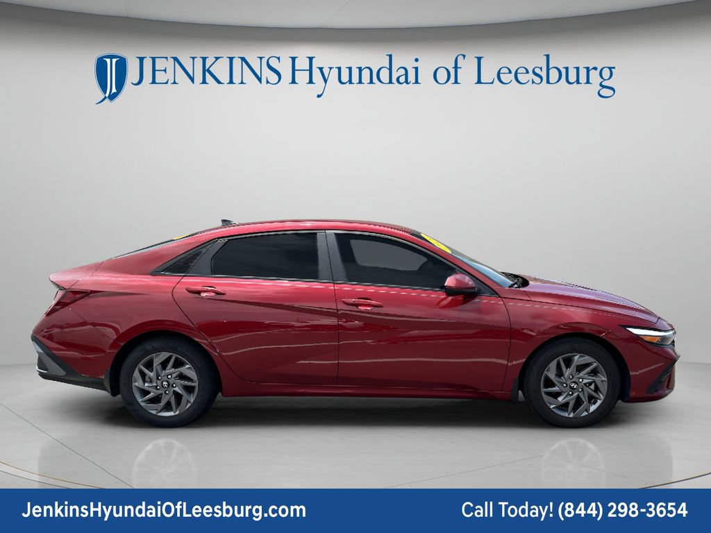 Certified 2024 Hyundai Elantra SEL FWD image 3
