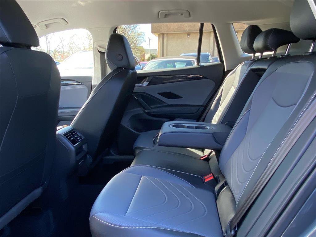 Used 2025 Volkswagen Tiguan SE image 19