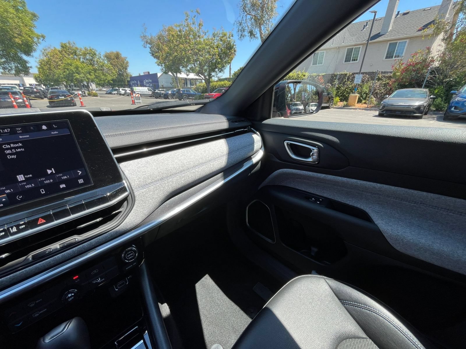 Used 2025 Jeep Compass Latitude AWD/4WD image 35