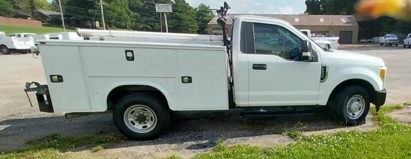 Used 2017 Ford F250 XL w/ Power Equipment Group RWD image 2