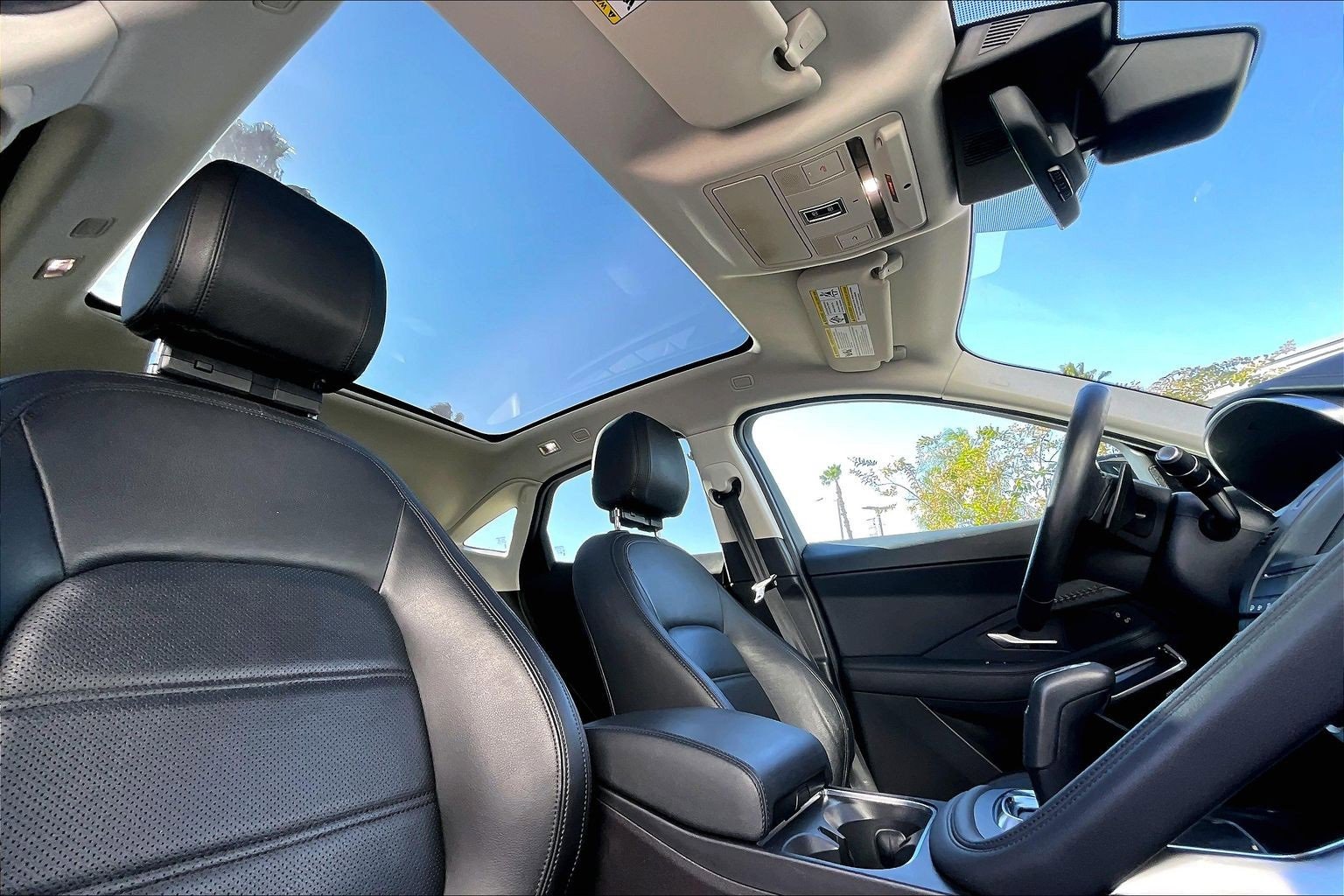 Used 2020 Jaguar E-PACE SE image 22