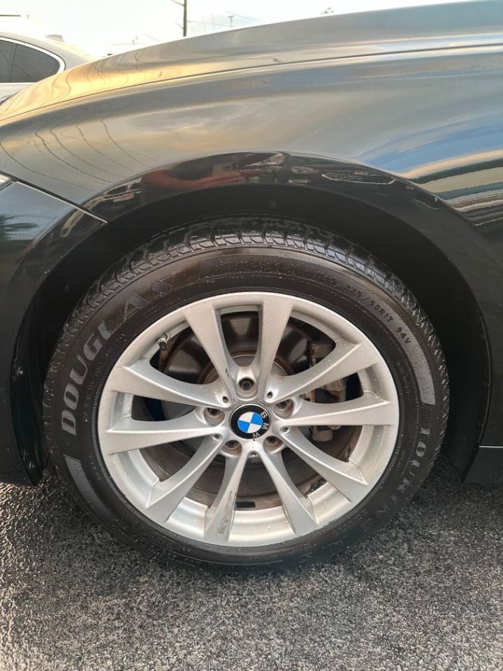 Used 2017 BMW 320i xDrive Sedan AWD/4WD image 32