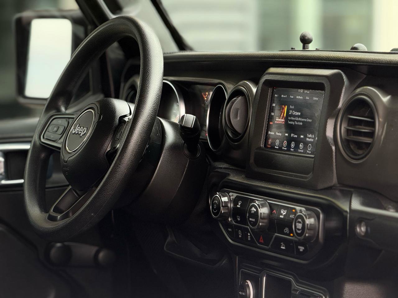 Used 2022 Jeep Gladiator Sport AWD/4WD image 14