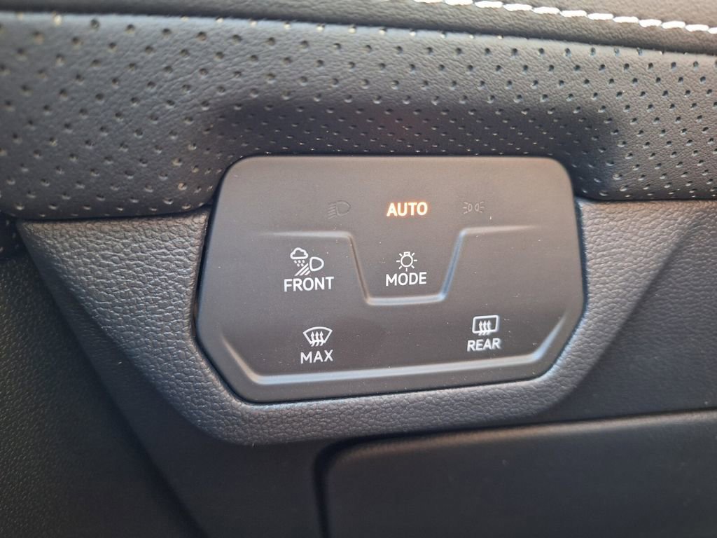 Used 2025 Volkswagen Atlas Cross Sport SE image 12