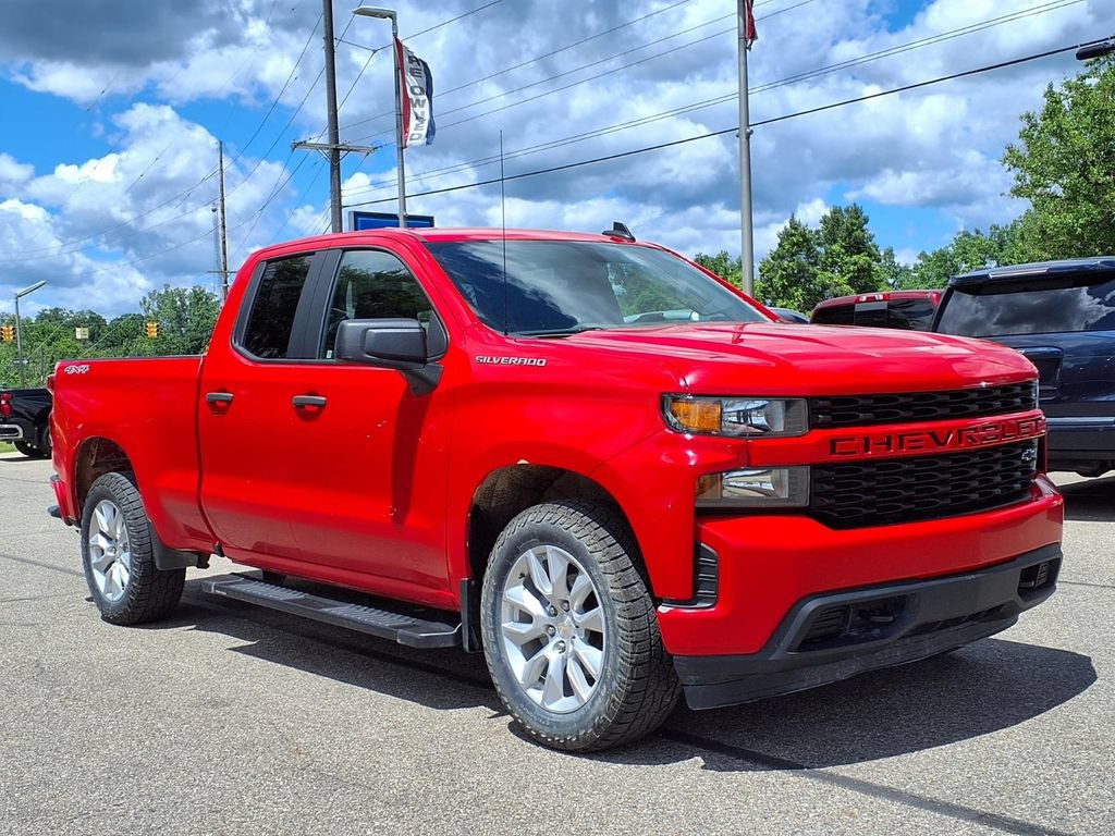 Used 2020 Chevrolet Silverado 1500 Custom w/ Custom Value Package AWD/4WD image 3